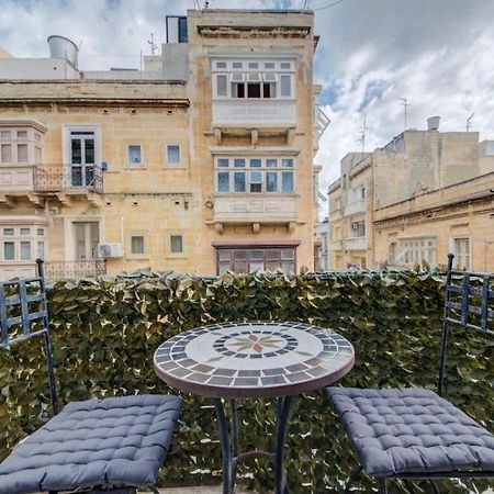 Traditional Maltese Town House In Floriana Exterior foto