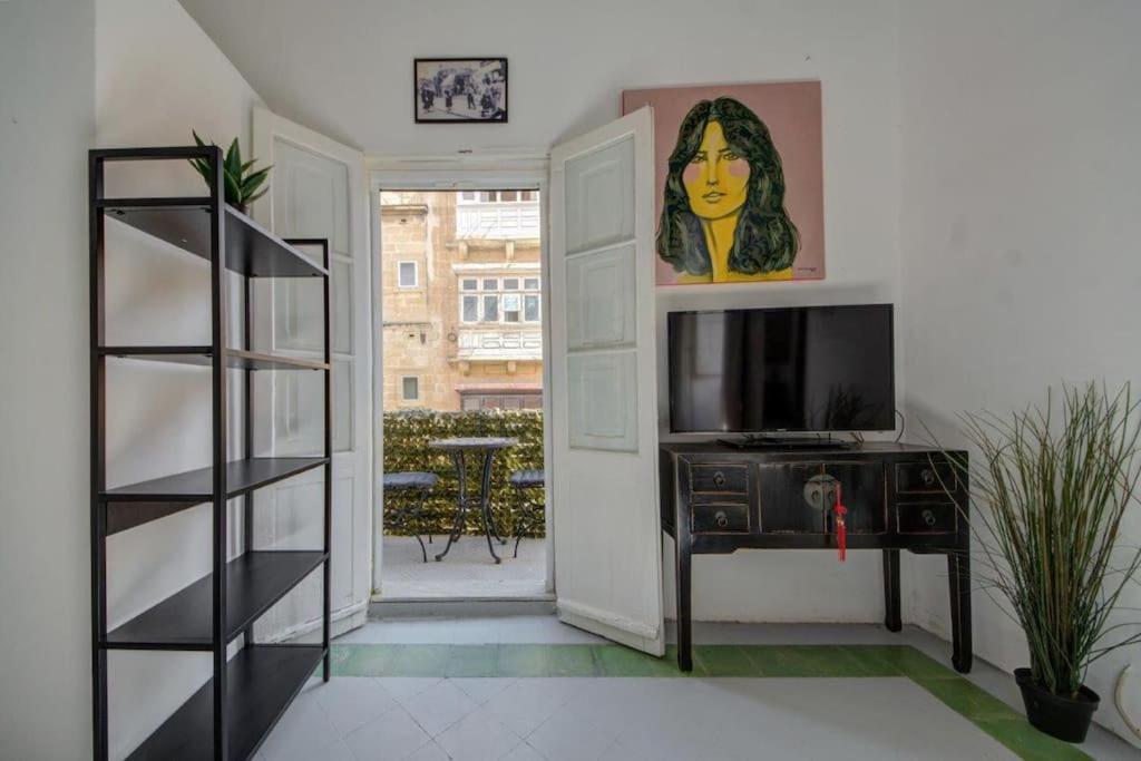 Traditional Maltese Town House In Floriana Exterior foto