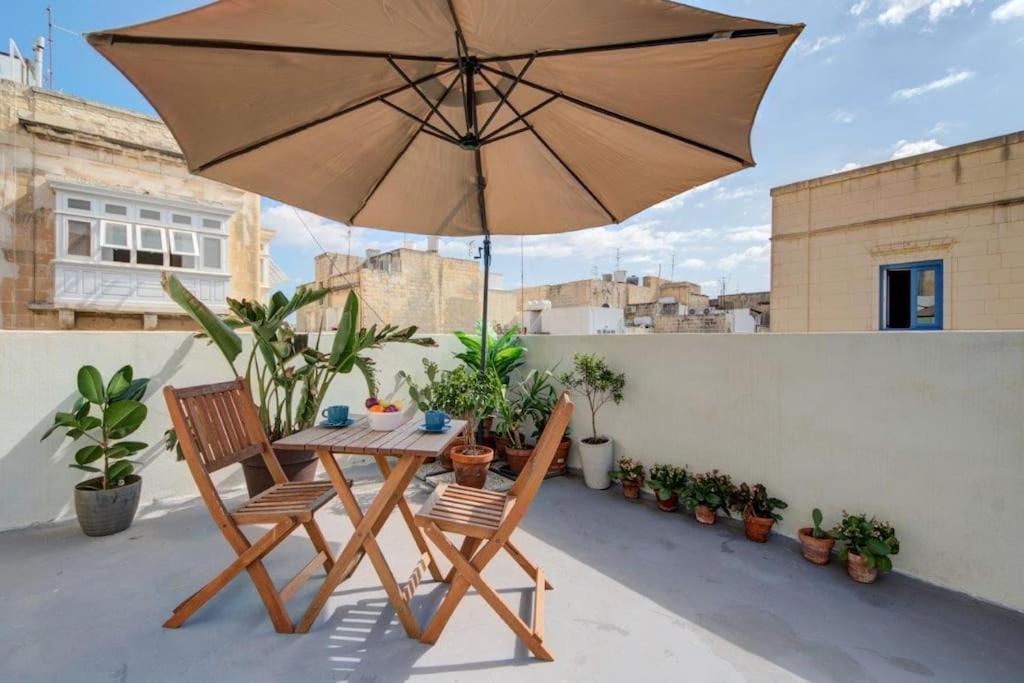 Traditional Maltese Town House In Floriana Exterior foto