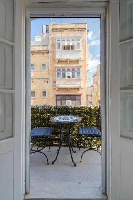 Traditional Maltese Town House In Floriana Exterior foto