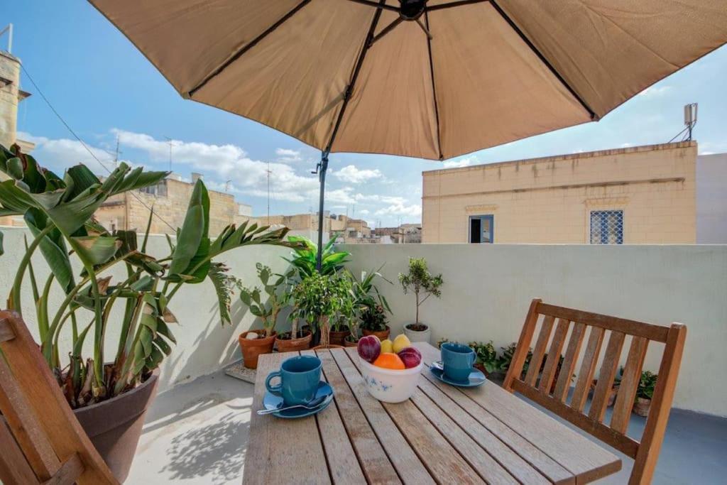 Traditional Maltese Town House In Floriana Exterior foto